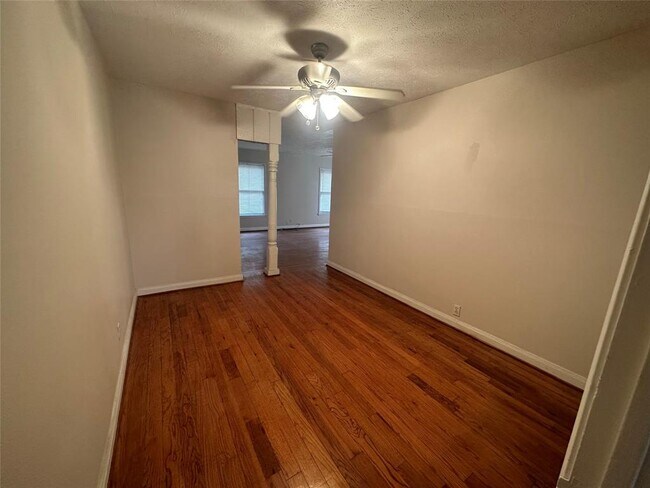 Foto del edificio - 4410 Roseland St