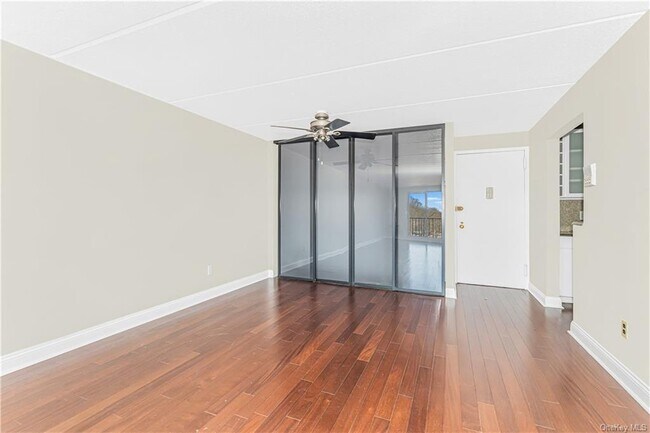 Foto del edificio - 1155 Warburton Ave