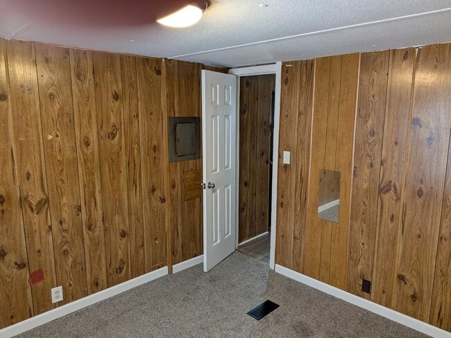 Building Photo - 2400 Oaklawn Blvd