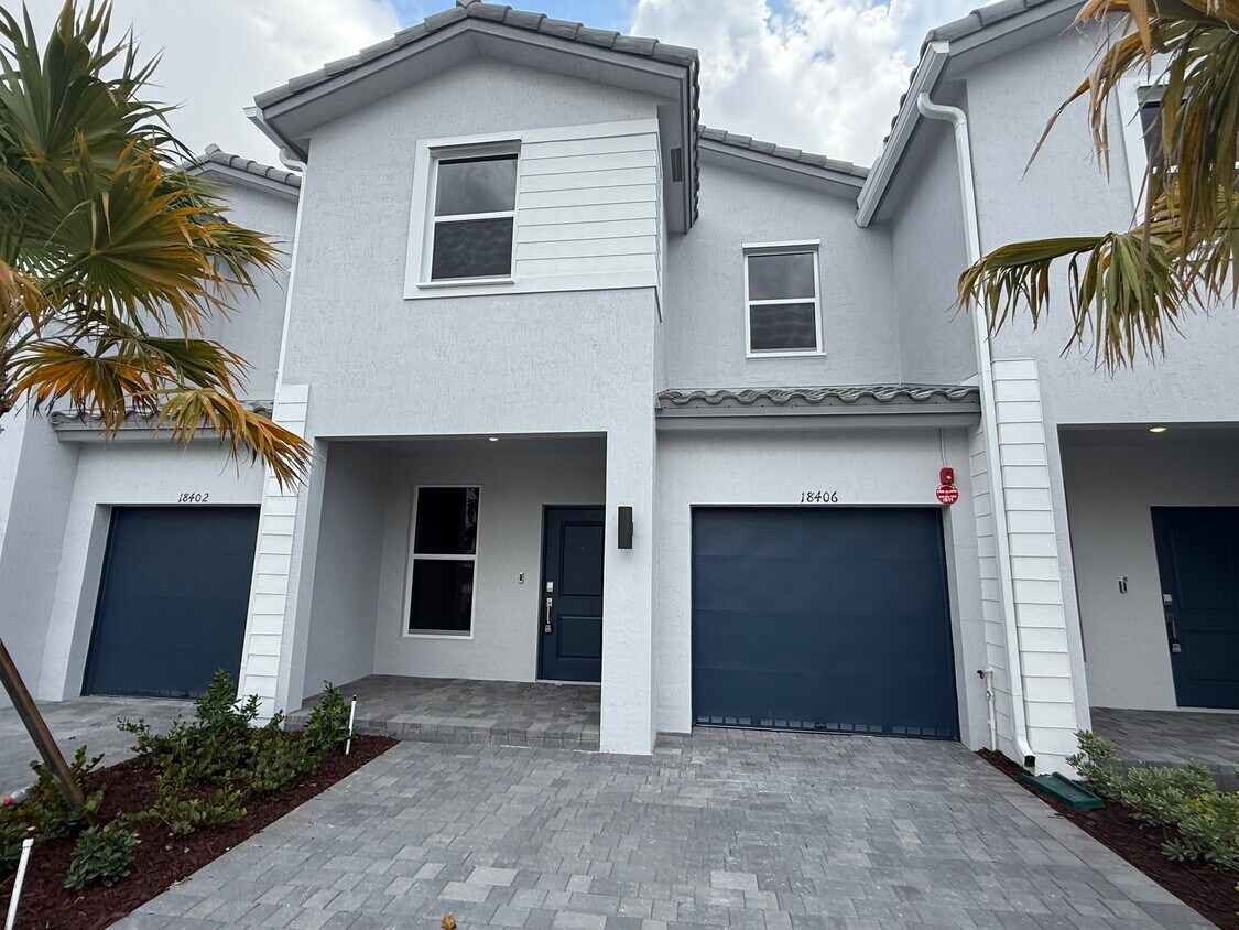 Foto principal - 18406 SW 2nd St