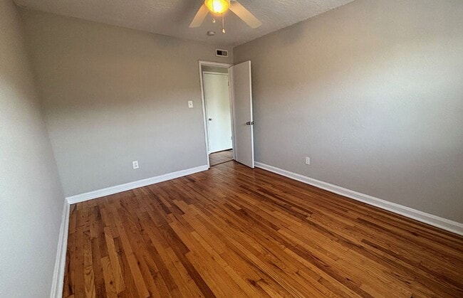 Foto del edificio - 596 Lowell Ave