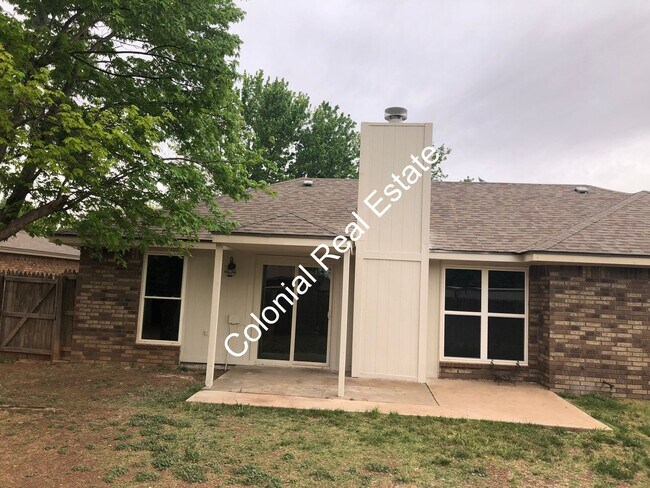 Building Photo - Beautiful and updated 3 bedroom 2 bathroom...