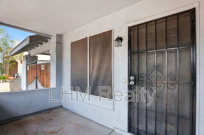 Building Photo - 345 N 15th St