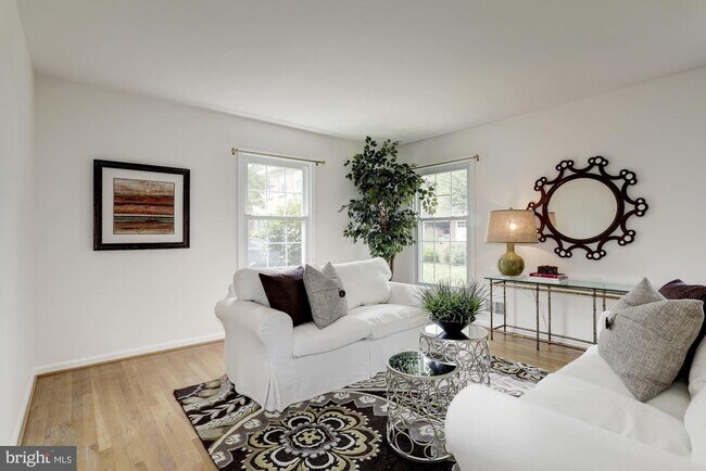 Foto del edificio - 10239 Gainsborough Rd