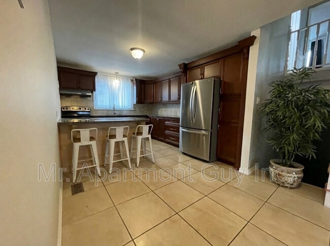 Building Photo - 19 Enola Ave