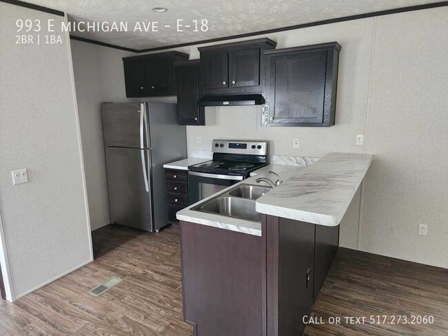 Foto del edificio - 993 E Michigan Ave