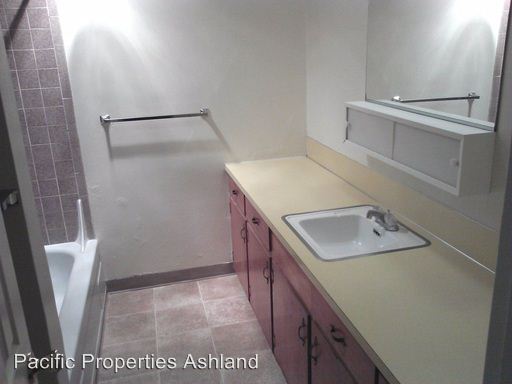 Building Photo - 35 Alida St
