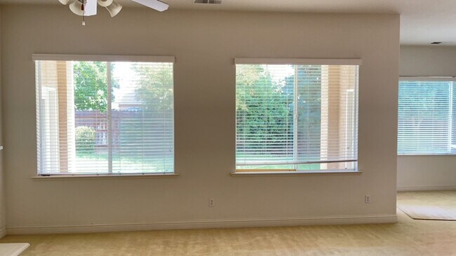 Foto del edificio - 1823 N Holly Ave