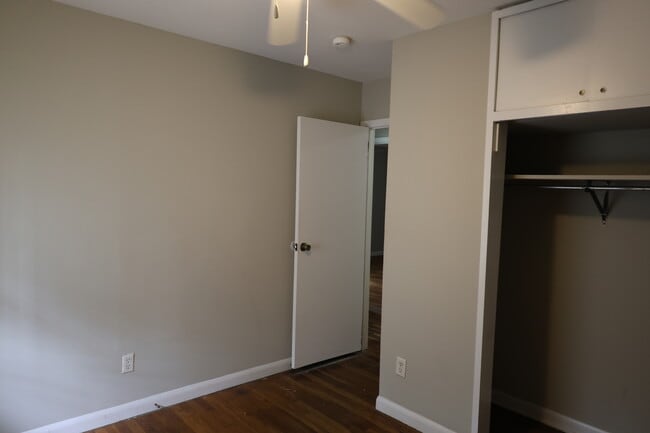 Building Photo - 104 Catherine Ave