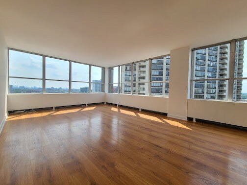 Foto del edificio - 655 W Irving Park Rd