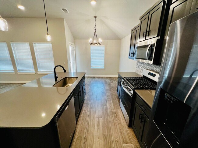 Foto del edificio - Beautiful 3BD 2BA Located in Edmond's Valencia NW 187th Addition!!