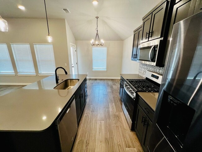Photo - Beautiful 3BD 2BA Located in Edmond's Valencia NW 187th Addition!! House