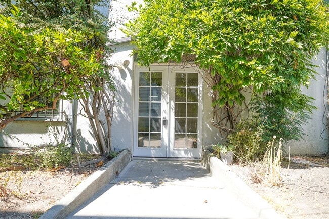 Photo - Fantastically Located Garden Apartment
