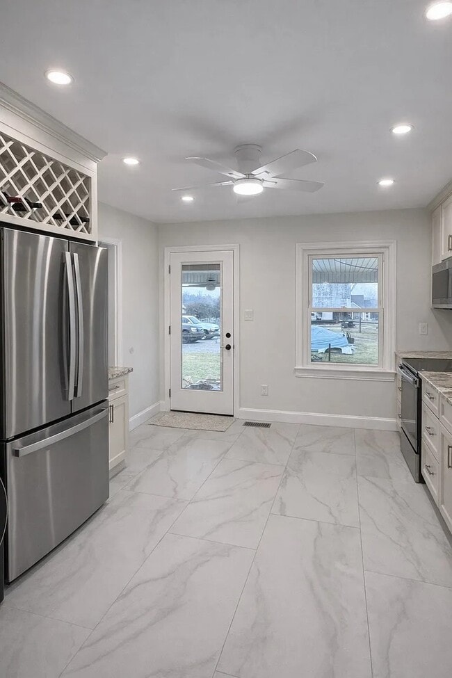 Foto del edificio - 1679 Culleoka Hwy