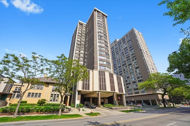 Foto del edificio - 6325 N Sheridan Rd