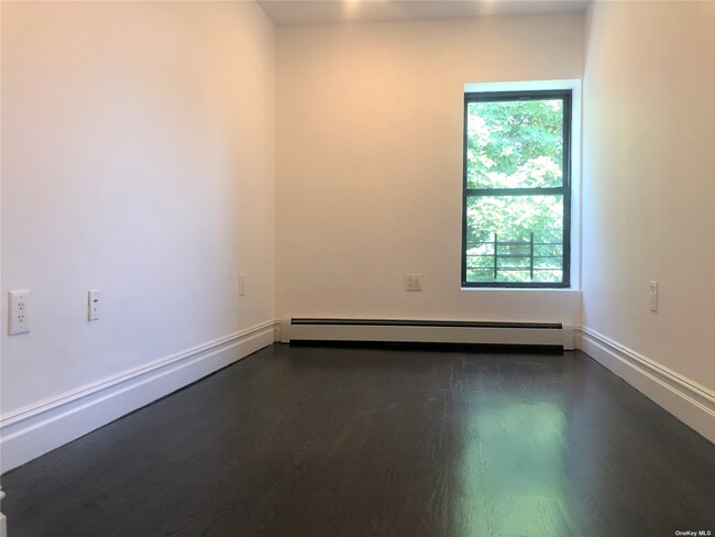 Foto del edificio - 369 Tompkins Ave