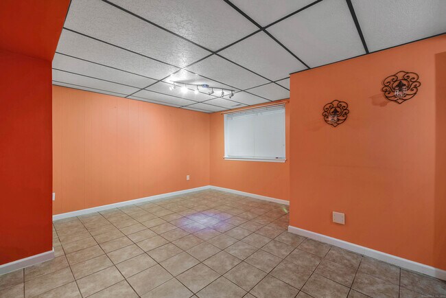 Building Photo - 285 Queen St