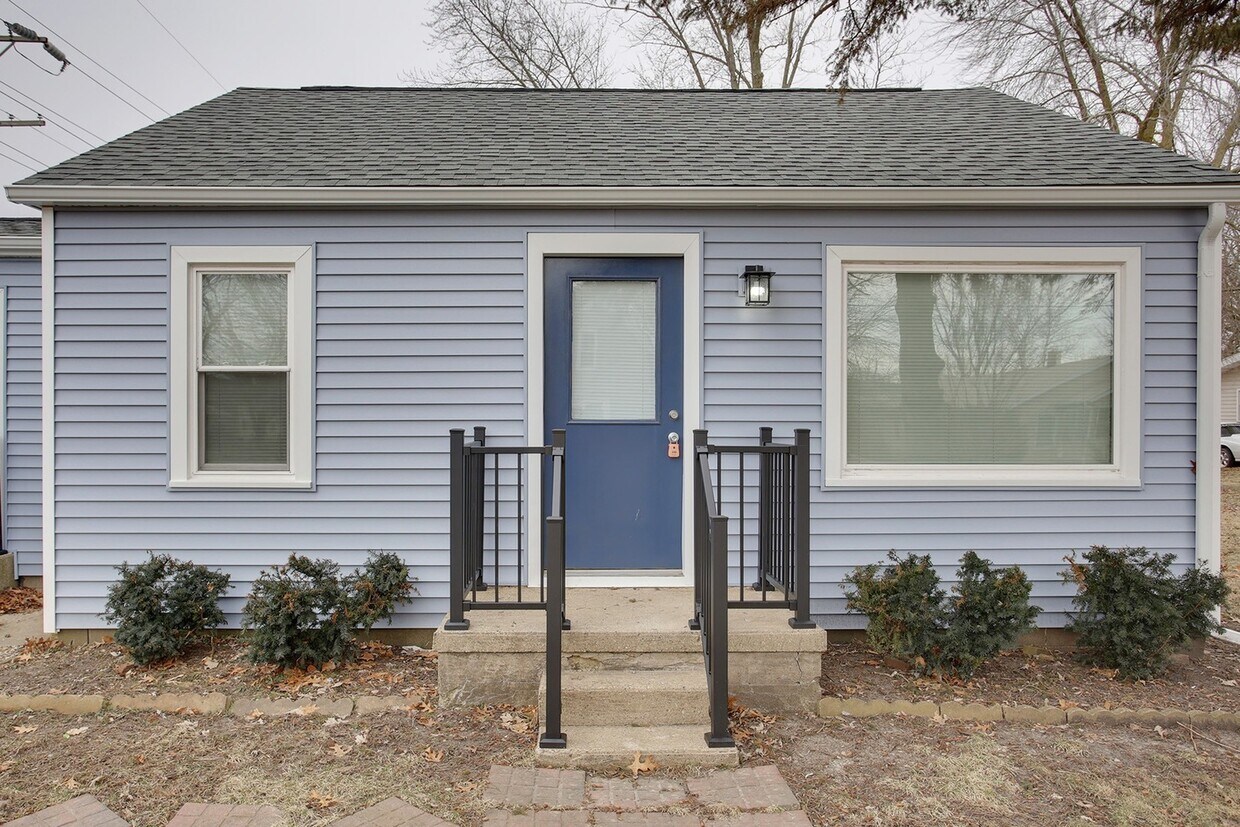 Primary Photo - Cute and Cozy 2 bedroom, 1 bath ranch with...