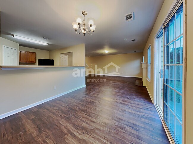 Foto del edificio - 2920 Mayfair Dr