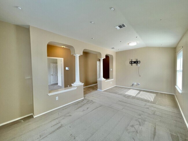 Foto del edificio - Viewable January 9th!