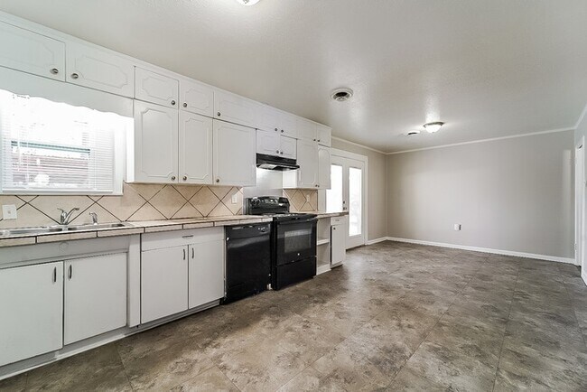 Building Photo - 234 Valley Vista Dr