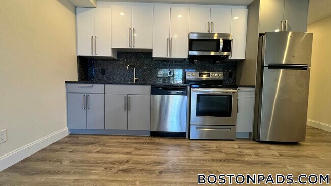 Building Photo - 1028a Commonwealth Ave