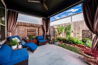 Building Photo - 1726 Summerlyn Ter Dr