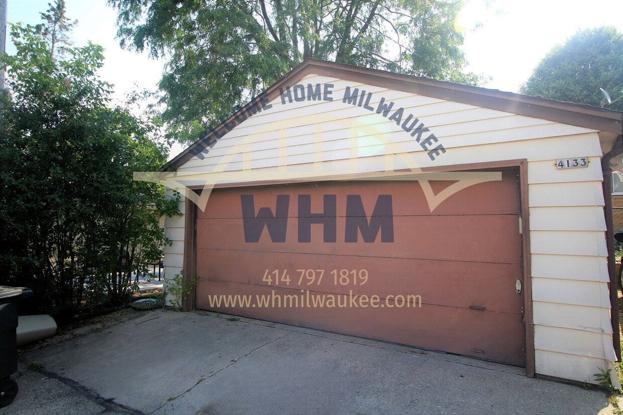 Building Photo - 4133 N 99th St