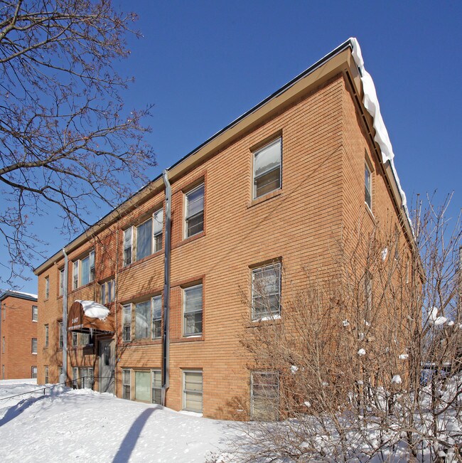 1447 7th St E, Saint Paul, MN 55106 Apartments Saint