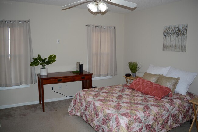 Foto del edificio - 2045 Fairview Ln