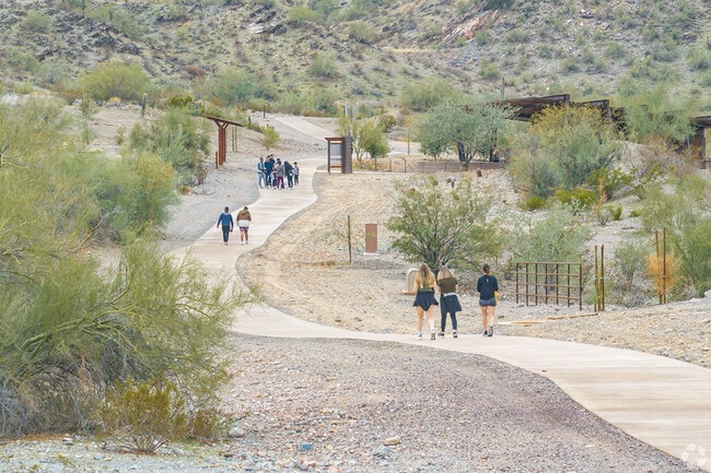 Dreamy Draw Recreation Area offers desert hiking and biking trails near Paradise Valley North.