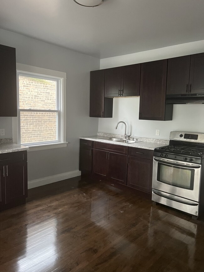 Building Photo - 935 N Massasoit Ave