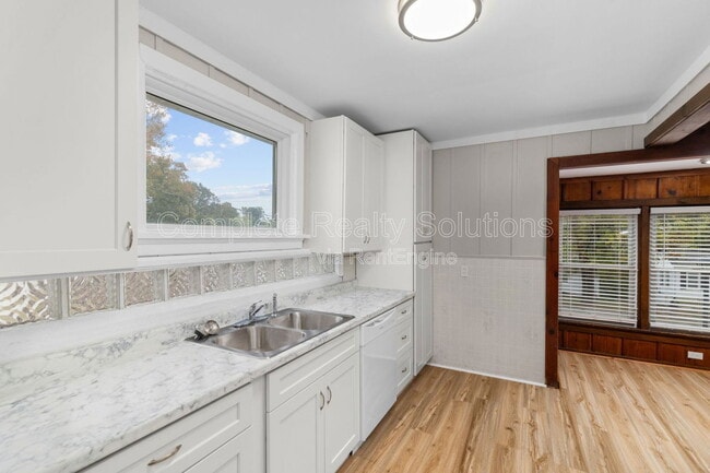 Foto del edificio - 1821 Korando Ave