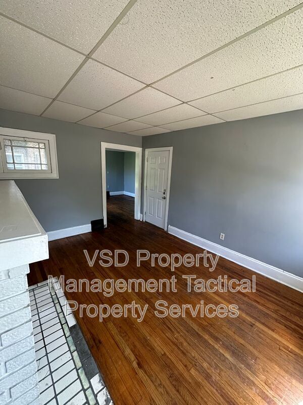 Building Photo - 3281 E 143rd St