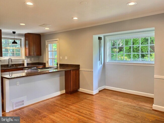 Foto del edificio - 8604 Hempstead Ave