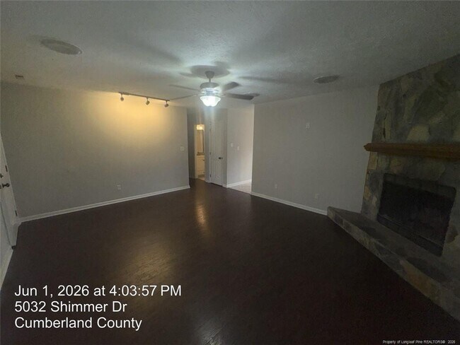 Foto del edificio - 5032 Shimmer Dr
