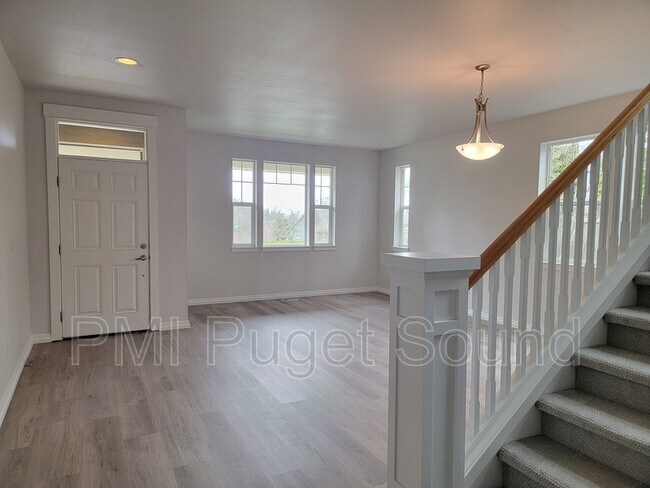 Building Photo - 576 Mount Baker Pl NE
