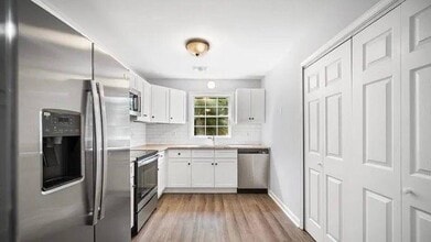 Building Photo - 558 Manning Rd SW