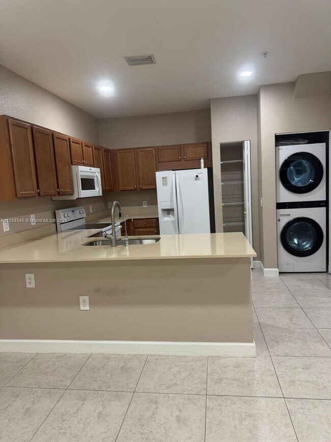 Foto del edificio - 230 NW 109th Ave