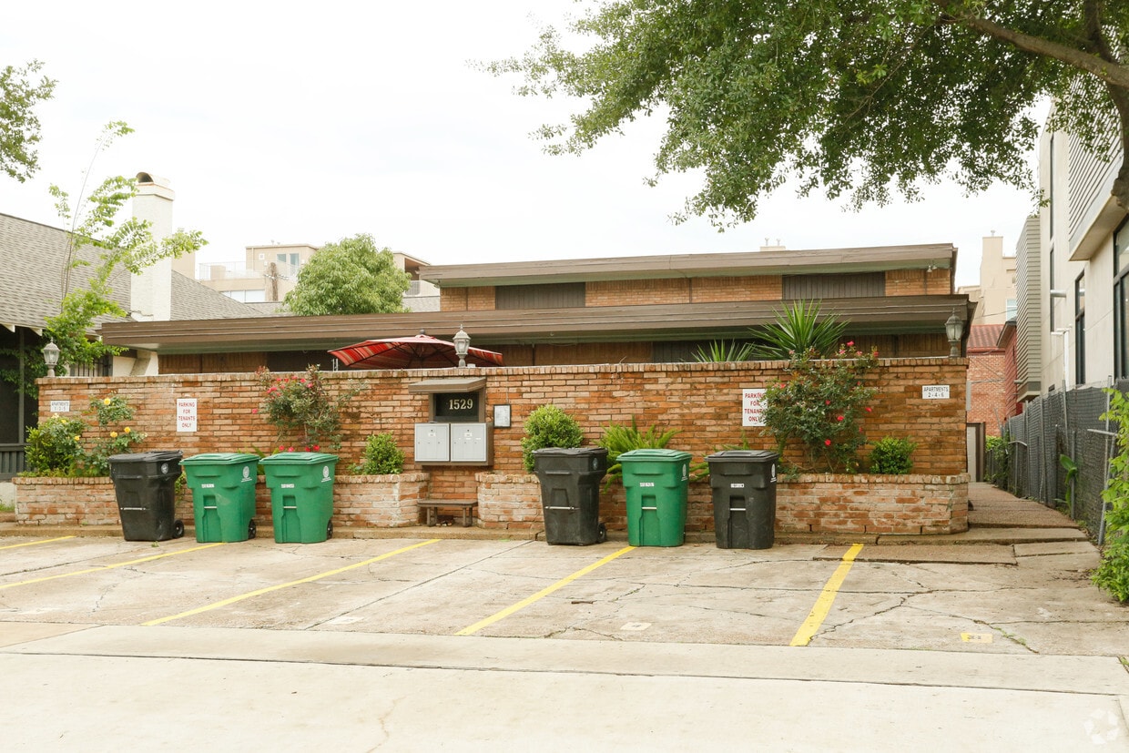 Building Photo - Bonnie Brae Apartments