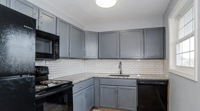 Foto del edificio - 14804 Bellaire Ave
