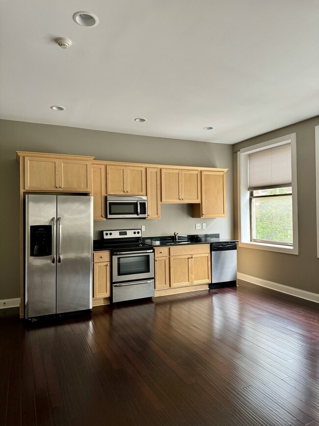 Building Photo - 945 4th Ave