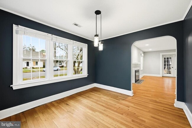 Building Photo - 304 Elm Ave