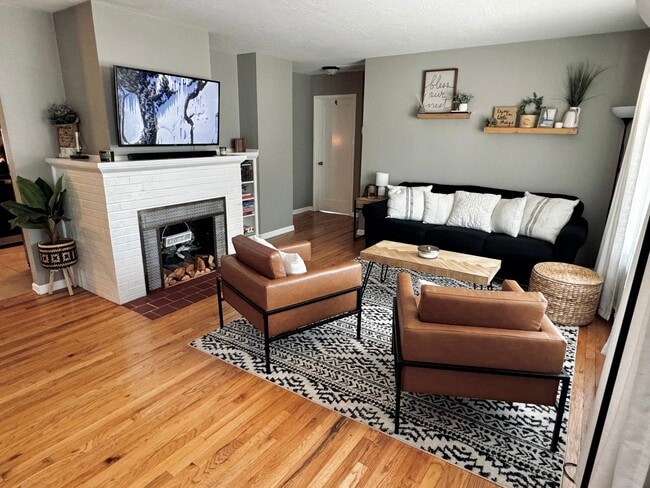 Foto del edificio - 217 Eastwood Dr