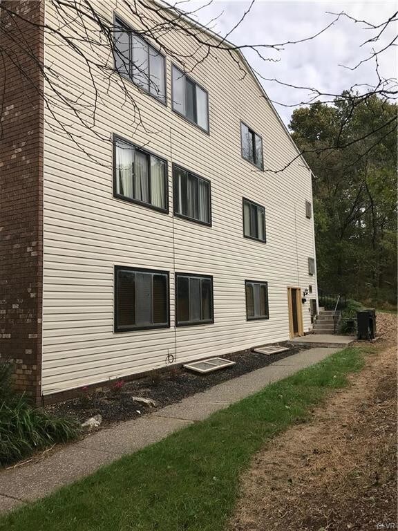 Foto del edificio - 1547 Creekside Rd