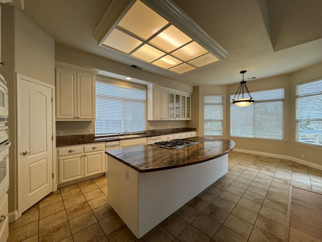 Primary Photo - Rare Folsom Beauty! 4 bedrooms, 3 bath hom...
