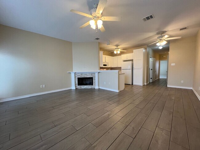 Foto del edificio - WATERFRONT TOWNHOME ON THE ISLAND!