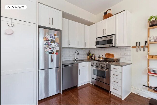 Foto del edificio - 871 Park Pl