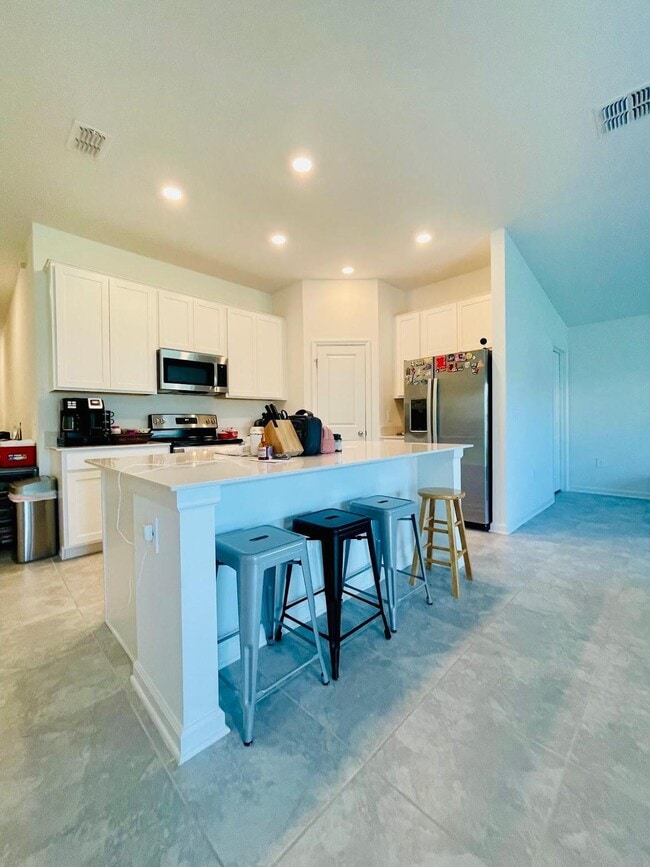 Building Photo - 639 Daring Dr