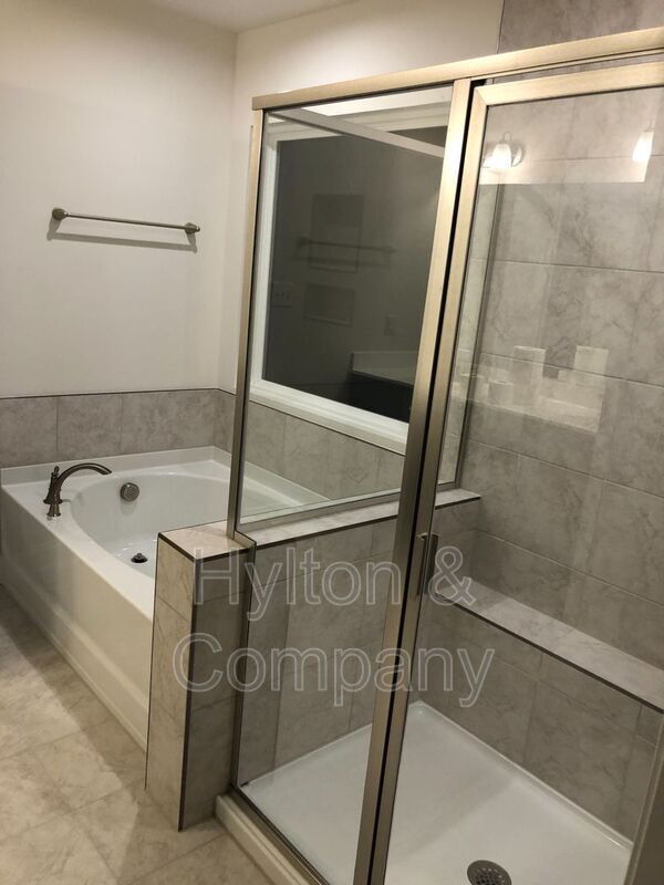 Foto del edificio - 7090 Ravenscraig Cres